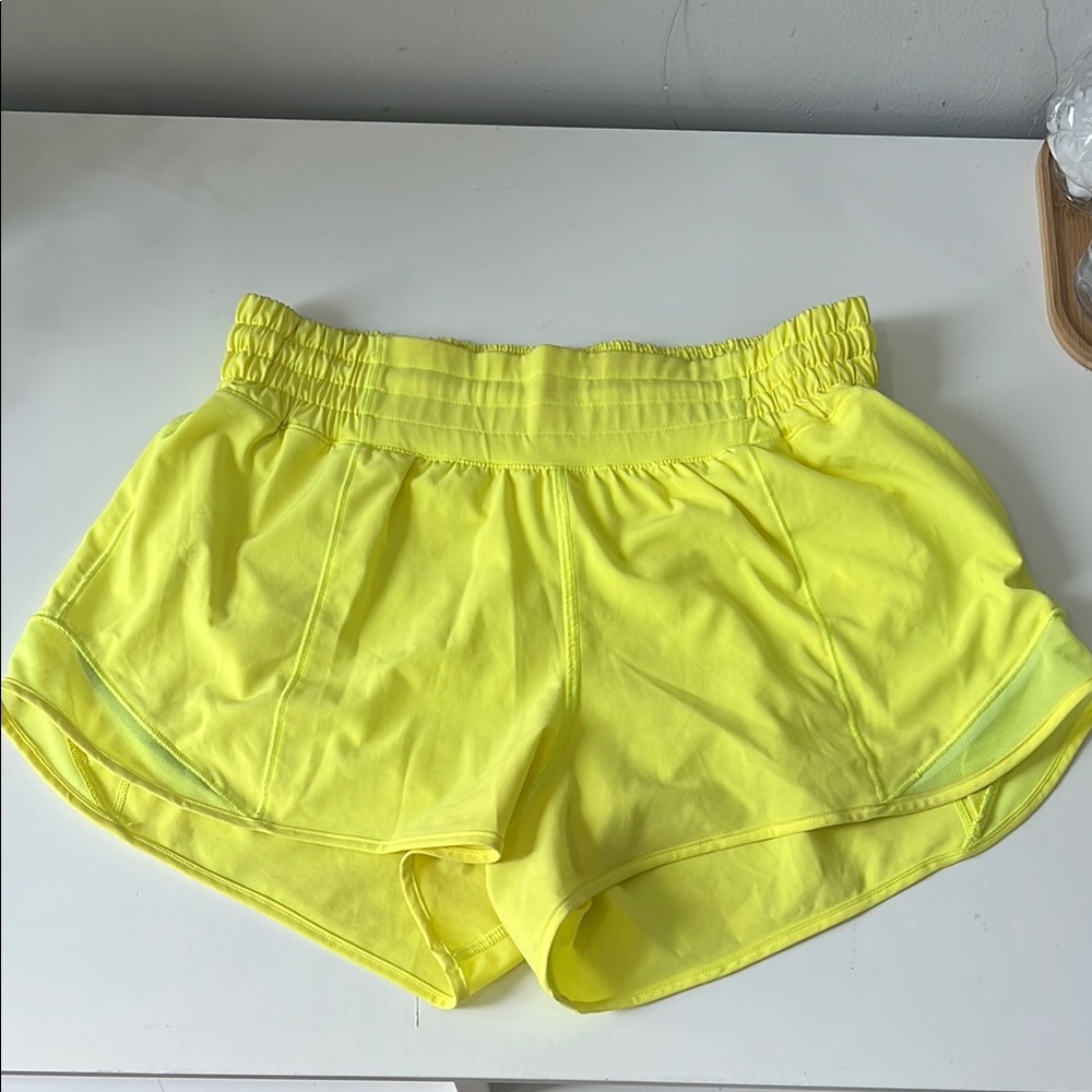 Hotty Hot 2.5" HR Hi-Rise Short 6 Sonic Yellow
